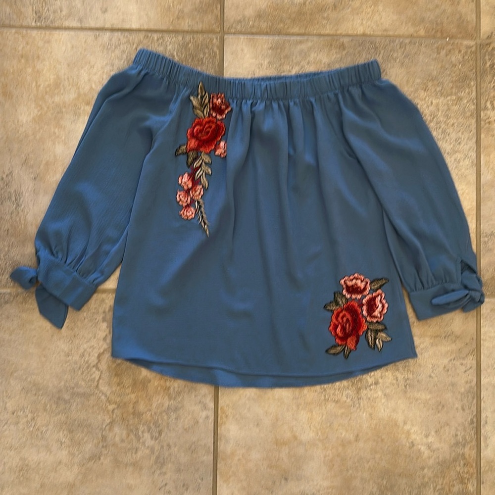 Charming Charlie Top Size Small